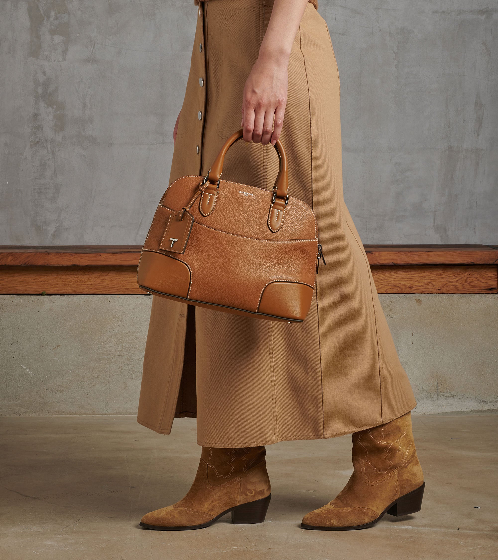 Mittelgroße Handtasche Romy aus genarbtem Kreuz- und Glattleder