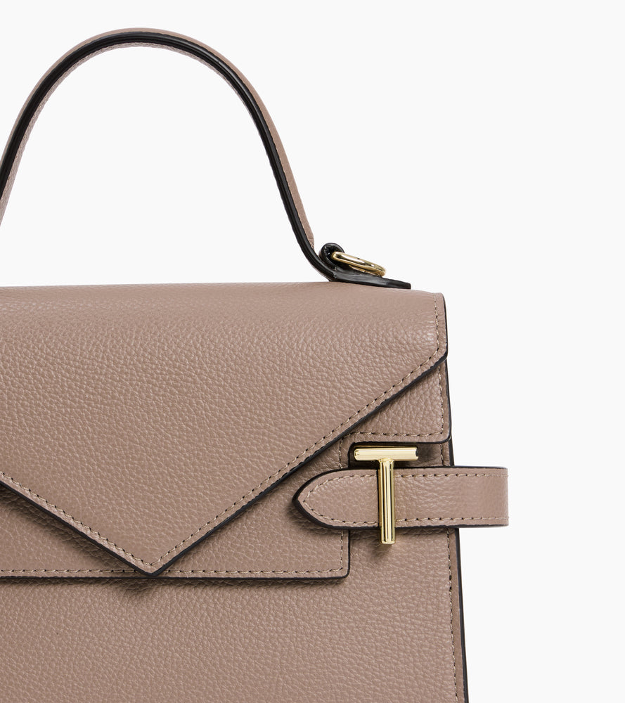 Kleine Handtasche Emilie aus genarbtem Leder mit Doppelklappe