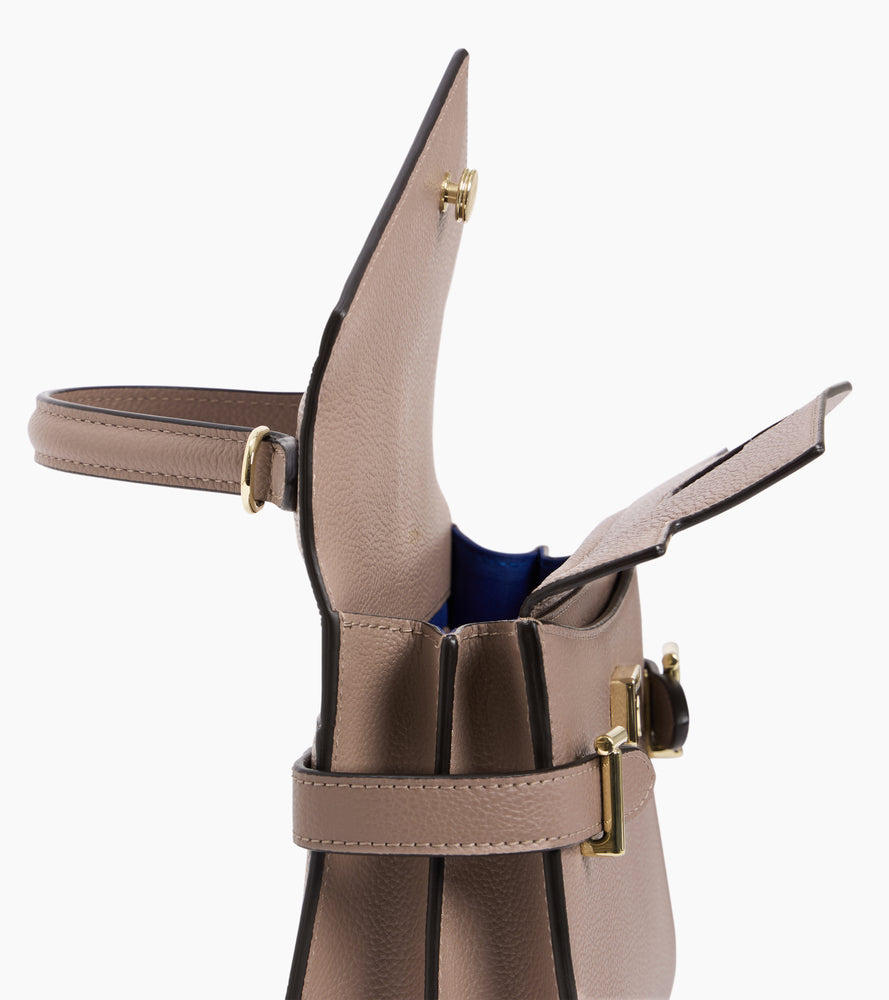 Kleine Handtasche Emilie aus genarbtem Leder mit Doppelklappe